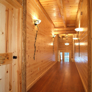 Knotty pine walls with double-header corners and decorative peeled posts