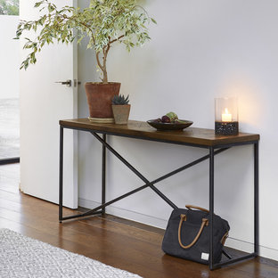 Lombok - Kaleng hallway: Industrial inspired, oak & iron parquetry furniture