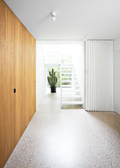Modern Hall by ARTerior Design