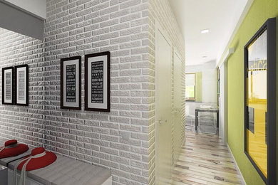 Diseño de recibidores y pasillos minimalistas pequeños con paredes verdes y suelo de madera clara