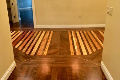 Patterns and borders in solid walnut flooring