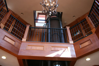 Example of a transitional hallway design in Austin
