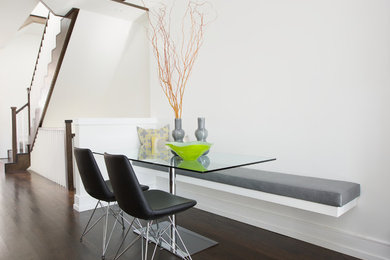 Foto de comedor minimalista grande con paredes blancas y suelo de madera oscura