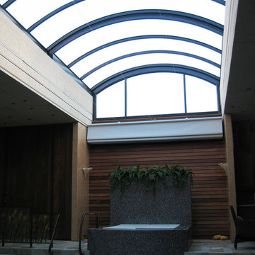 Rollamatic barrel-shaped skylight