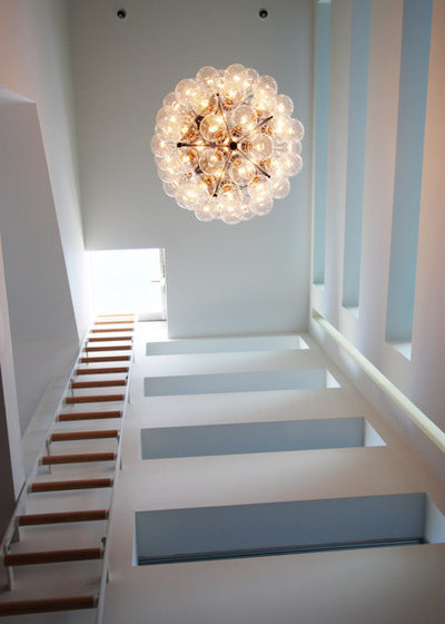 Modern Staircase by Bright Designlab