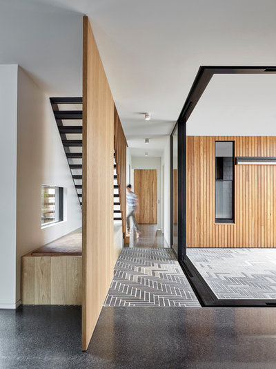 Contemporary Hall by Melbourne Design Studios (MDS)