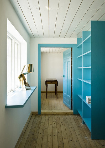 Scandinavian Hallway & Landing by LASC Studio