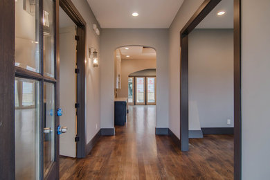 Example of a transitional hallway design in Nashville
