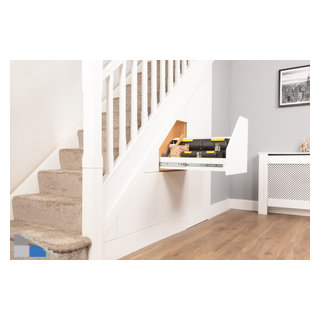 https://st.hzcdn.com/fimgs/pictures/hallways/transform-your-home-with-under-stairs-storage-clever-closet-img~faa1688c0e206cf3_5992-1-55eb312-w320-h320-b1-p10.jpg