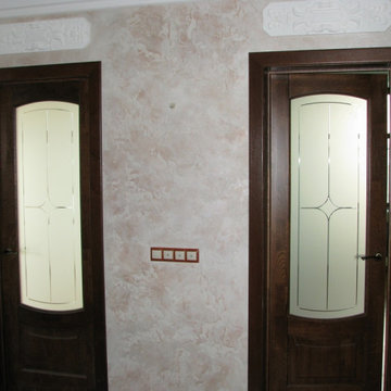 Venetian plaster MARMO ANTICO (mineral lime textured grain) on walls with silver