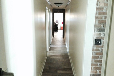 Свежая идея для дизайна: коридор - отличное фото интерьера