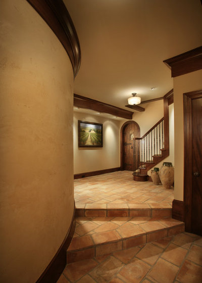 American Traditional Corridor by Murphy & Co. Design