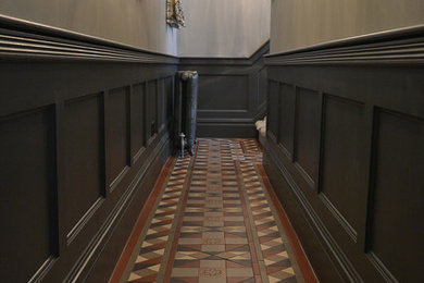 マンチェスターにあるトラディショナルスタイルのおしゃれな廊下の写真