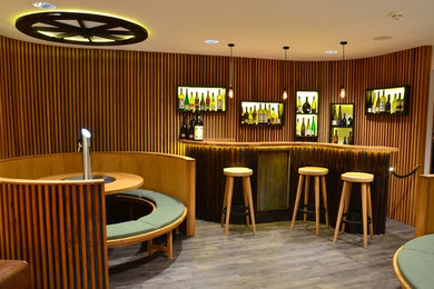 This is an example of a contemporary home bar in Frankfurt.