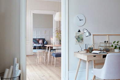 エスビャールにある北欧スタイルのおしゃれなホームオフィス・書斎の写真