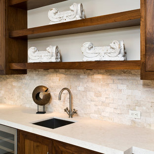 75+ Hausbars mit Küchenrückwand in Beige und Kalk-Rückwand Ideen