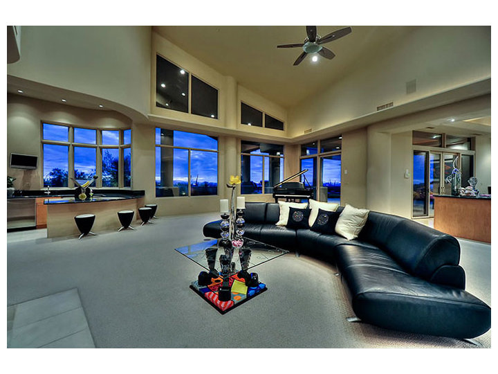 Home Bar - Traditional Home Bar