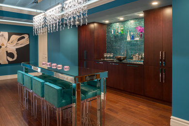 Example of a trendy home bar design in St Louis