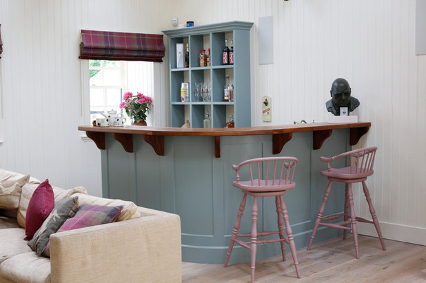 Traditional Home Bar by Countryside Kitchens