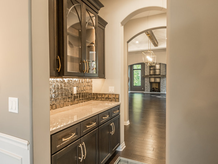 Single Wall - Transitional Home Bar