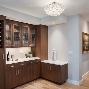 75+ Hausbars mit Glasrückwand und beigem Boden Ideen & Bilder - März