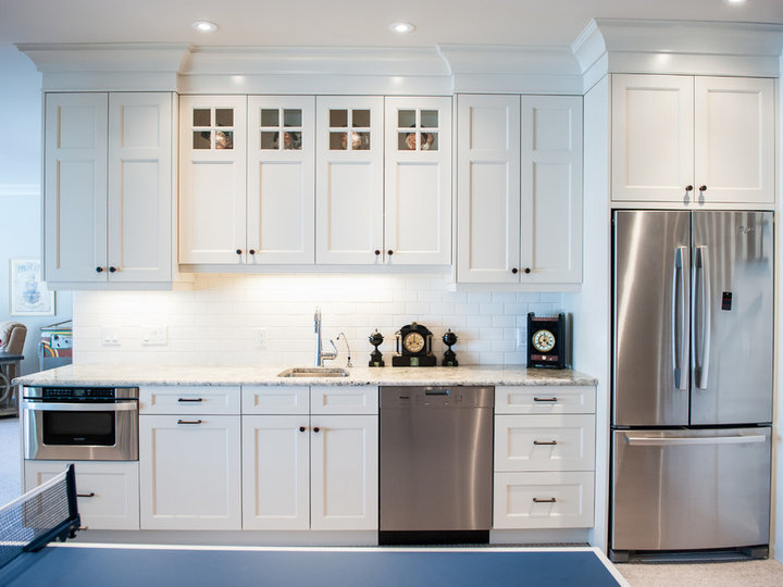 Single Wall - Traditional Home Bar