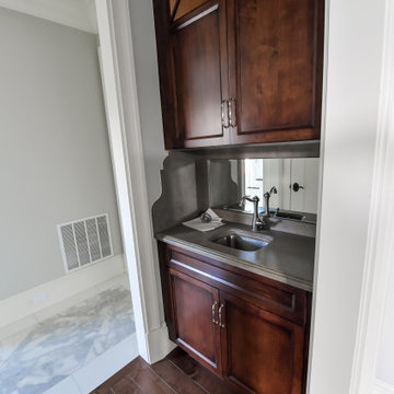 Colonial Home: Wet Bar
