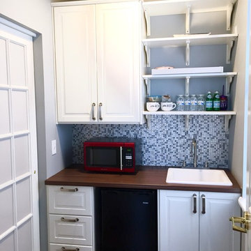 Compact Kitchenette/Bar