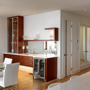 Contemporary Oceanfront Wet Bar