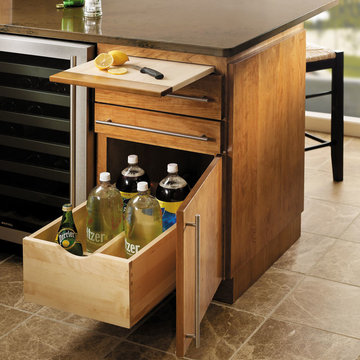 Fieldstone Cabinetry Contemporary Wet Bar in Cherry