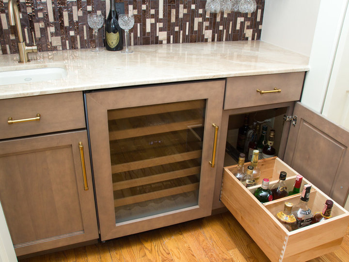 Contemporary Home Bar - Home Bar