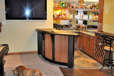 Home bar - transitional home bar idea in Huntington