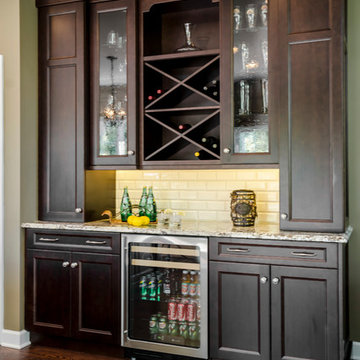 Kitchen/ dry bar
