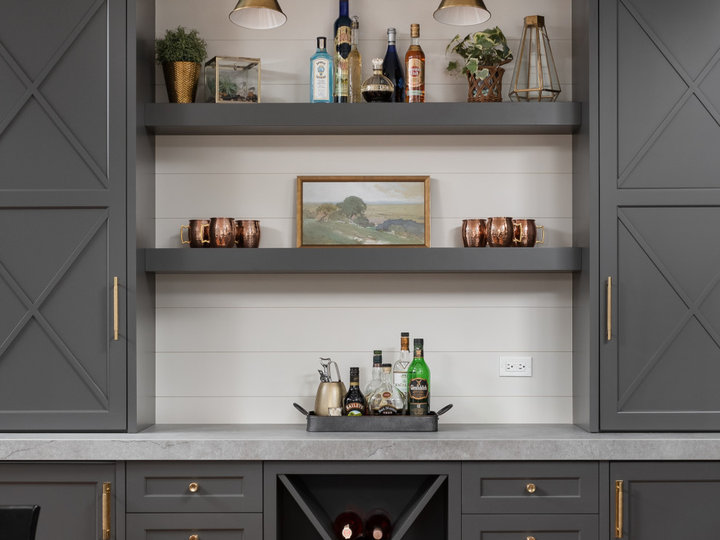 U-Shape - Transitional Home Bar