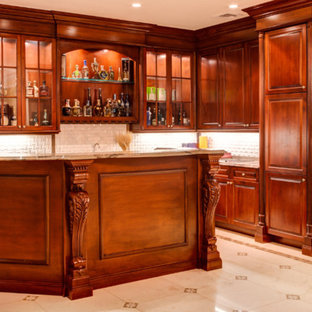 Aménagement d'un très grand bar de salon craftsman.