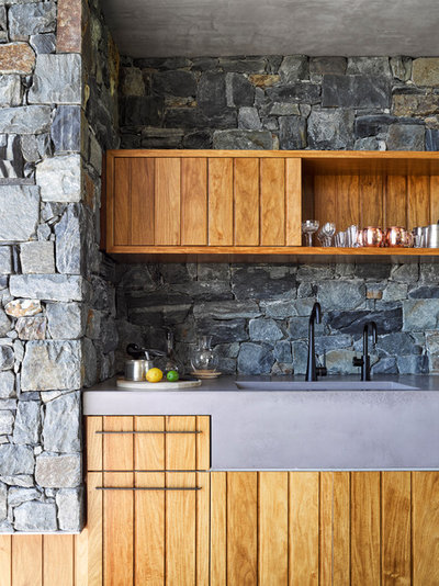 Rustic Home Bar by Paul Uhlmann Architects