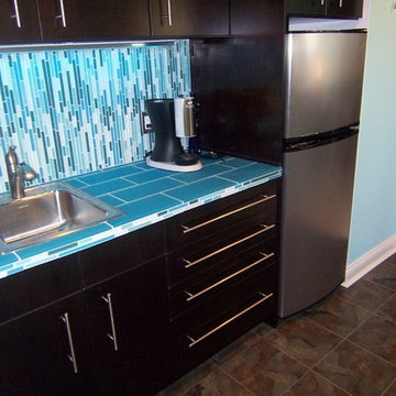 Modern Wet Bar in Lakeside Park, KY