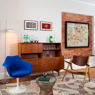 Ejemplo de bar en casa con carrito de bar lineal, vintage, pequeño, con armarios tipo mueble, puertas de armario de madera oscura, encimera de madera y suelo de madera en tonos medios