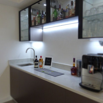 Open plan KItchen and Bar area