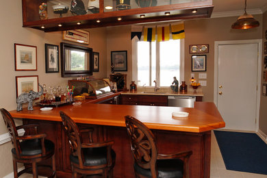 Home bar - traditional home bar idea in Other