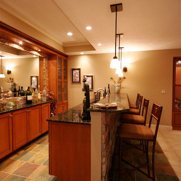 The wet bar area--great for entertaining