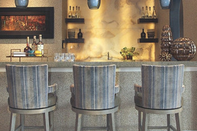 Foto de bar en casa clásico renovado con armarios abiertos y encimera de granito