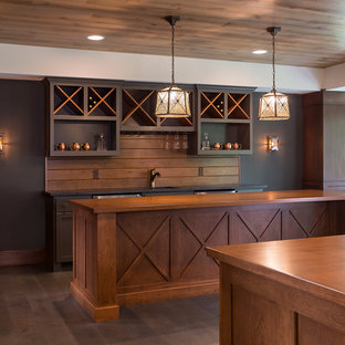 Immagine di un angolo bar stile americano