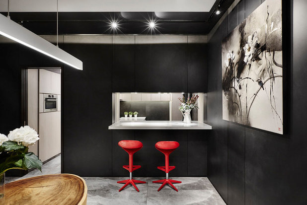 Modern Home Bar by akiHAUS Design Studio