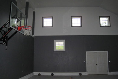 Example of a classic home gym design in Boston