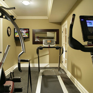 Idee per una palestra in casa eclettica con pavimento grigio