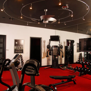 Immagine di una palestra in casa moderna