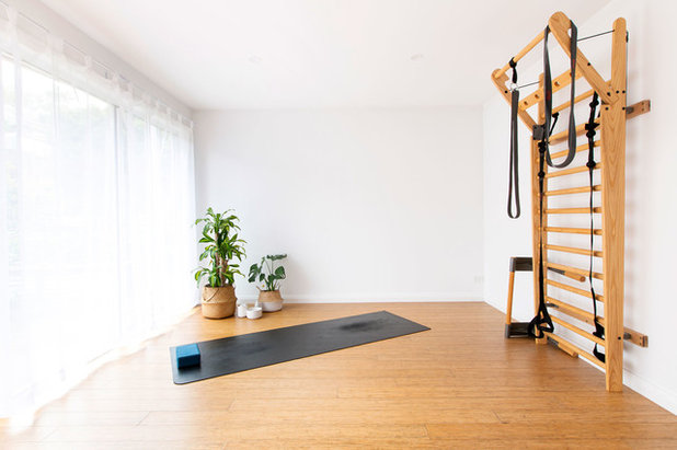 Contemporary Home Gym by Bull Building Pty Ltd