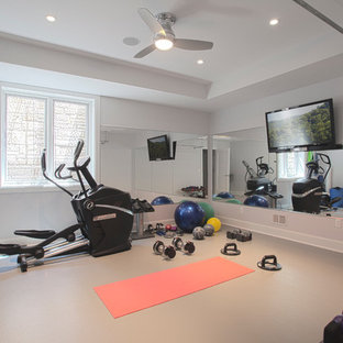 Idee per una grande palestra multiuso moderna con pareti beige