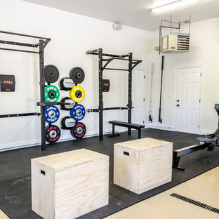Minimalist home gym photo in Other